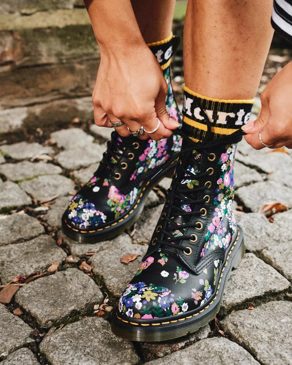 Dr. Martens Womens 1460 Pascal Black/ Multi Vintage Floral Backhand